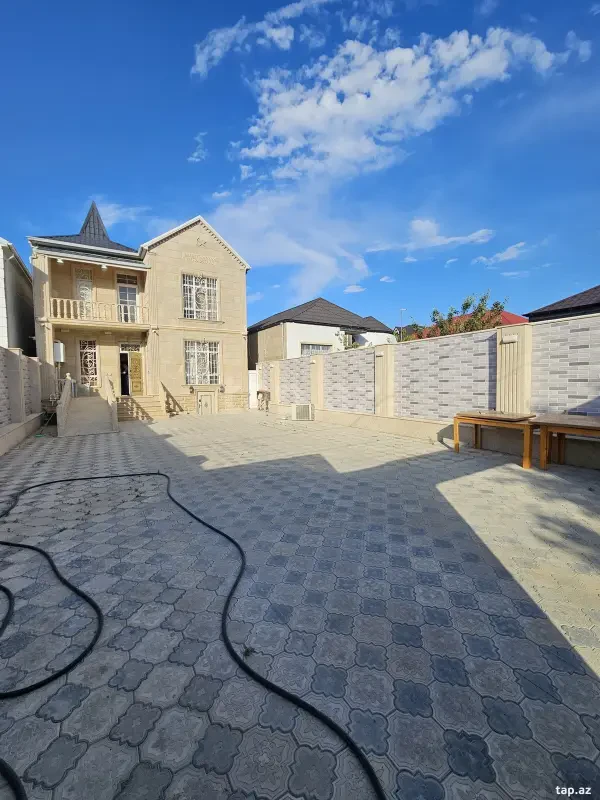 Satılır 5 otaqlı həyət evi 210 m²