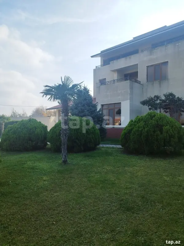 Kirayə verilir 6 otaqlı həyət evi 600 m²