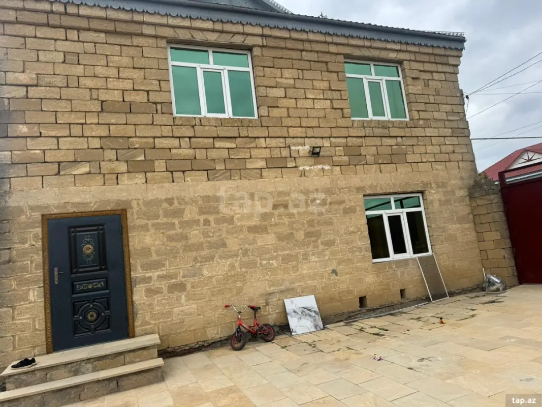 Satılır 5 otaqlı həyət evi 240 m²