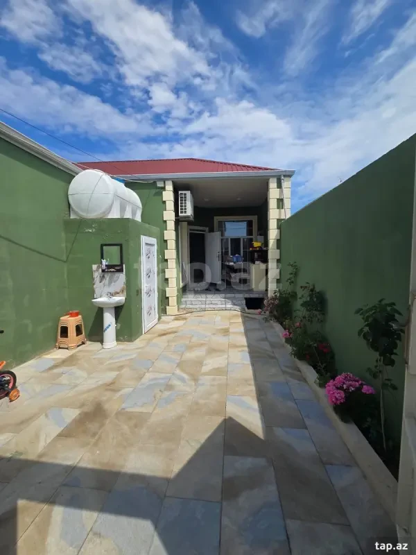 Satılır 3 otaqlı həyət evi 200 m²
