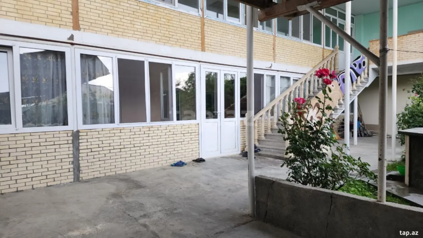 Kirayə verilir 5 otaqlı həyət evi 200 m²