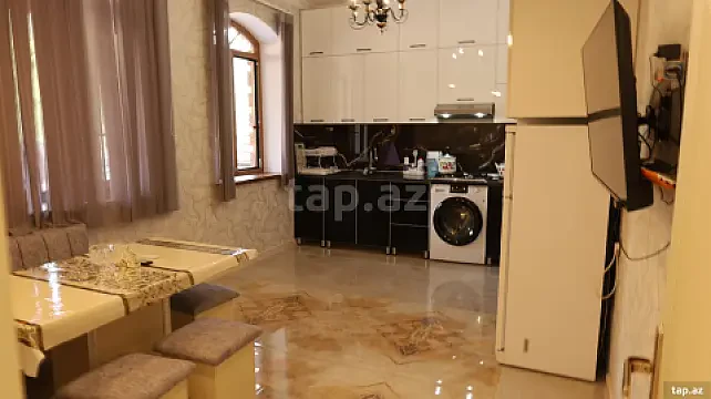 Kirayə verilir 6 otaqlı həyət evi 100 m² — Şəki 6 otaq 100.00 m²