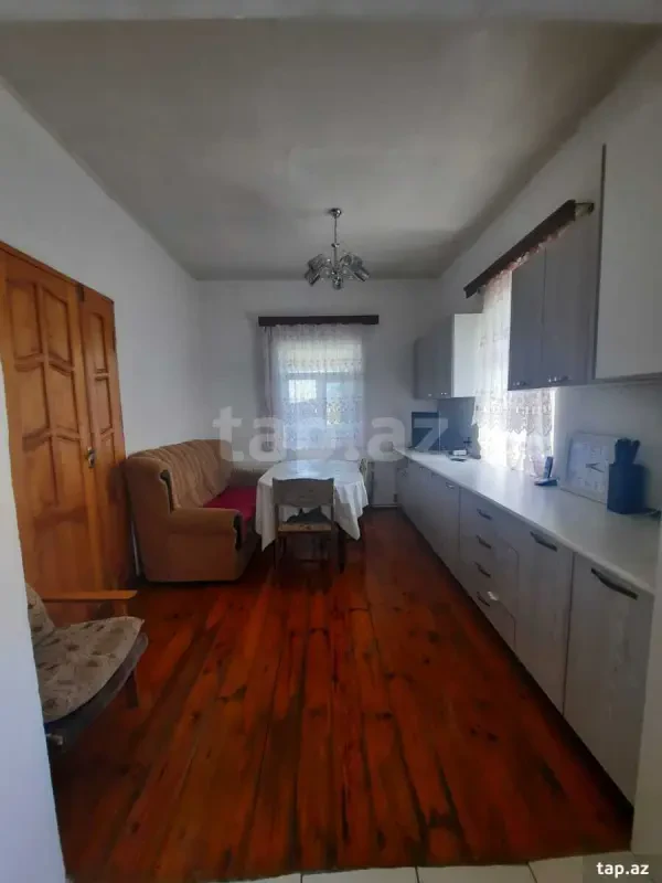 Satılır 7 otaqlı həyət evi 400 m²