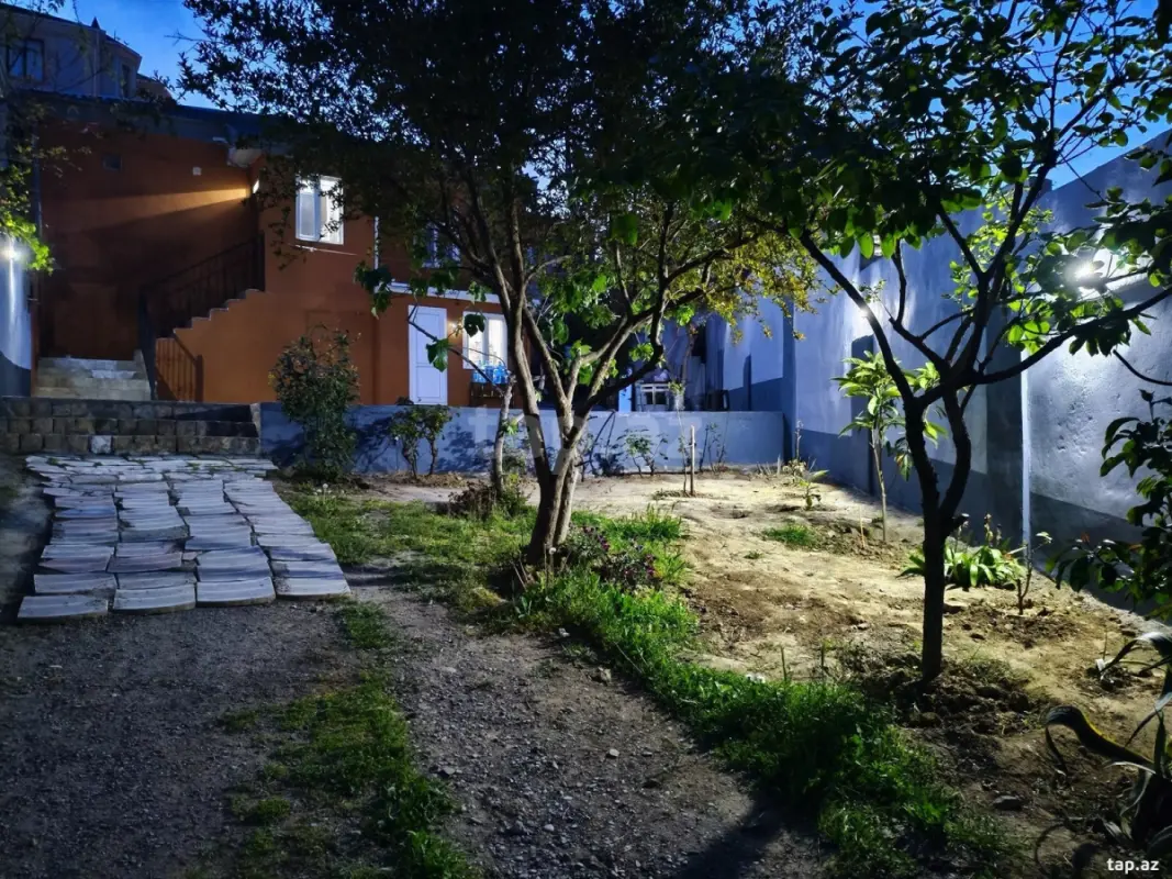 Satılır 5 otaqlı həyət evi 650 m²