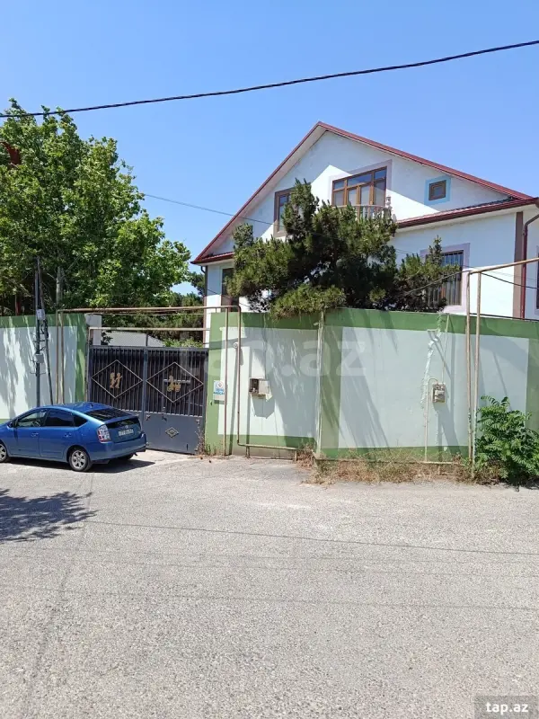 Satılır 20 otaqlı həyət evi 450 m²