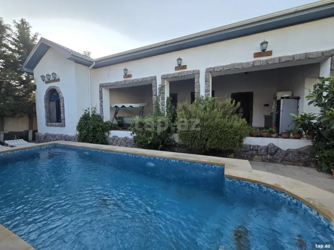 Satılır 5 otaqlı həyət evi 180 m²