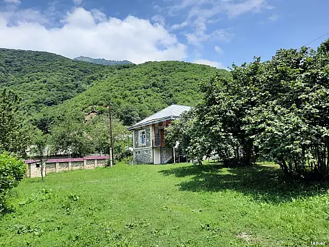 Kirayə verilir 3 otaqlı həyət evi 120 m² — Qax 3 otaq 120.00 m²