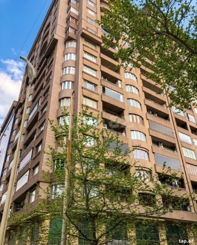 Satılır 5 otaqlı yeni tikili 300 m²