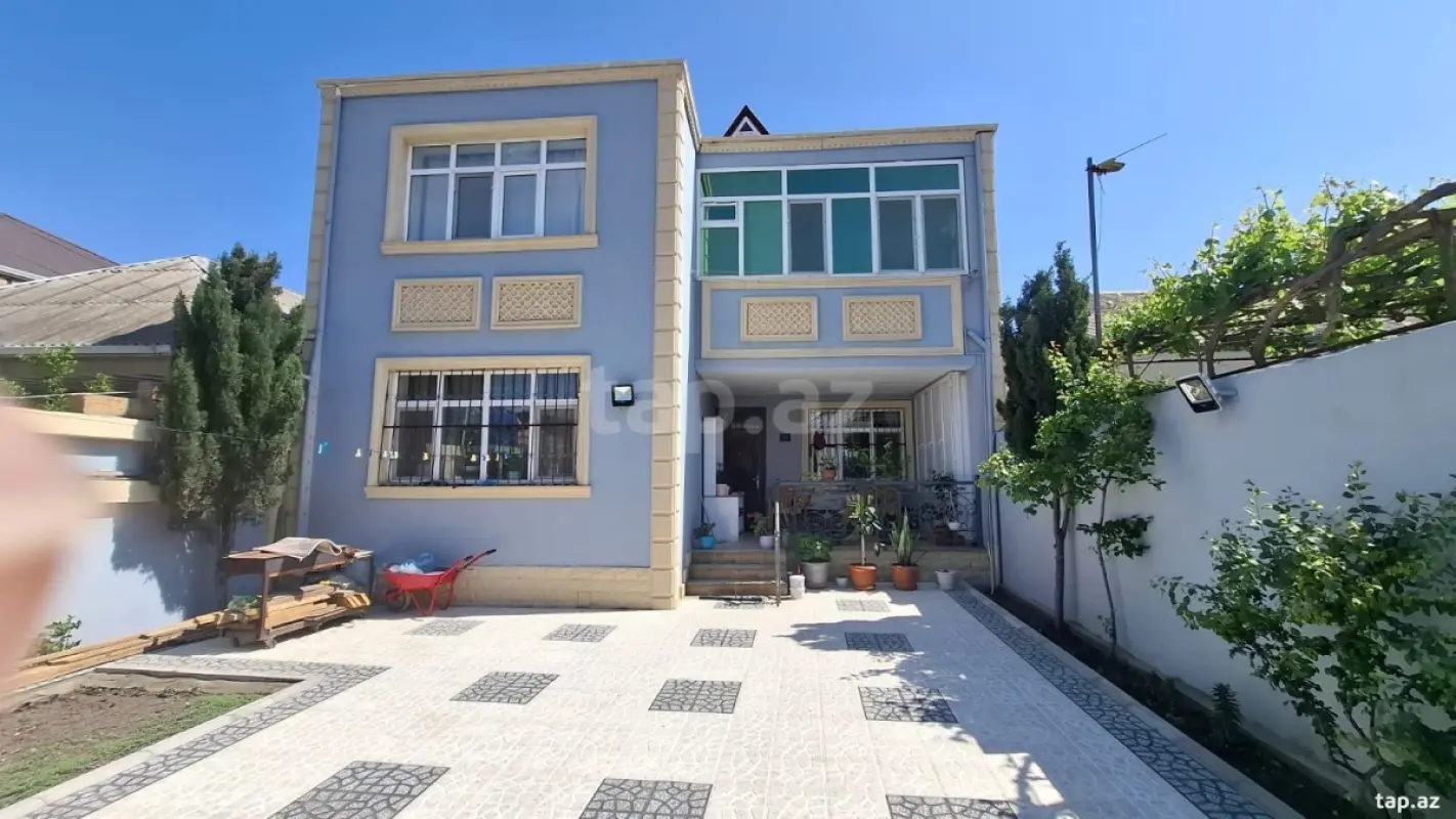 Satılır 5 otaqlı həyət evi 200 m²