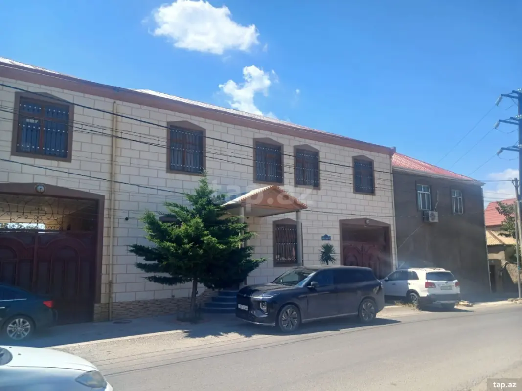 Kirayə verilir 8 otaqlı həyət evi 2000 m²