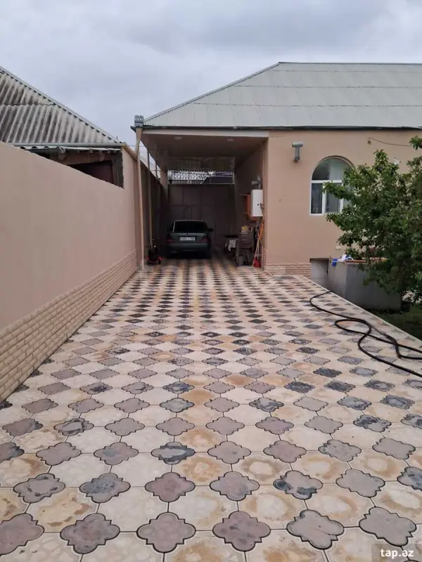 Satılır 4 otaqlı həyət evi 180 m²