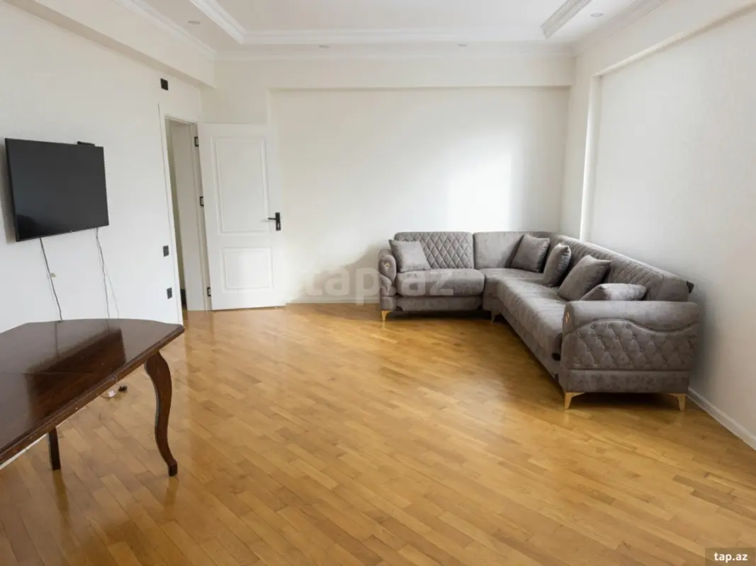 Kirayə verilir 2 otaqlı yeni tikili 75 m²