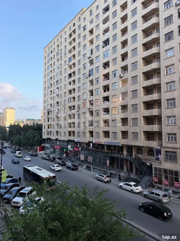 Satılır 3 otaqlı yeni tikili 75 m²