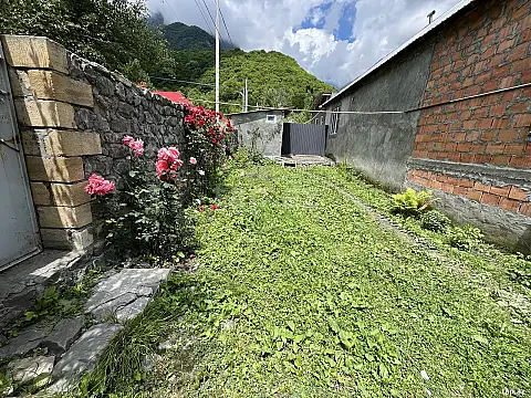 Kirayə verilir 2 otaqlı həyət evi 100 m² — Qax 2 otaq 100.00 m²