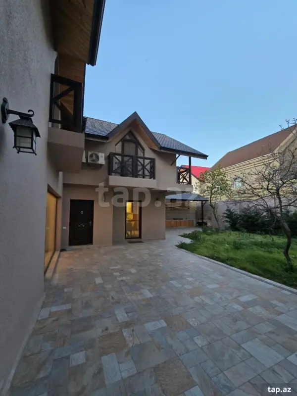 Satılır 8 otaqlı həyət evi 365 m²