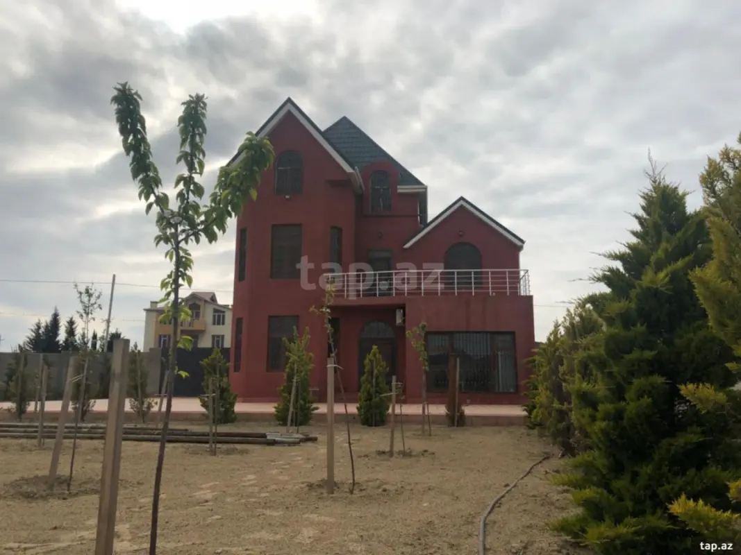 Kirayə verilir 6 otaqlı həyət evi 300 m²