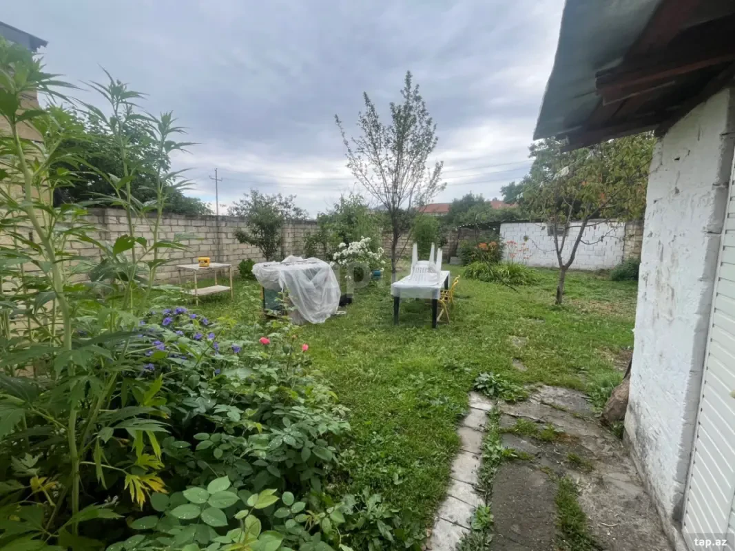 Satılır 9 otaqlı həyət evi 120 m²