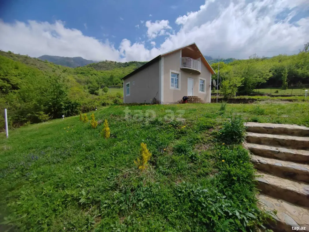 Satılır 4 otaqlı həyət evi 140 m²