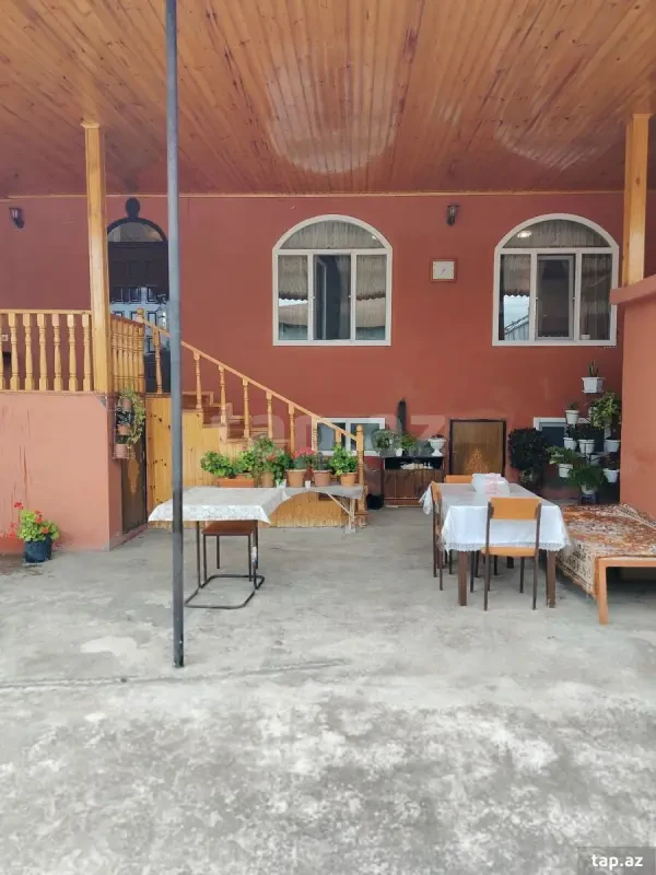 Satılır 6 otaqlı həyət evi 250 m²