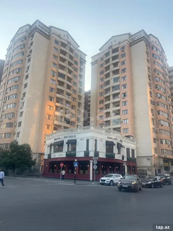 Satılır 4 otaqlı yeni tikili 225 m²