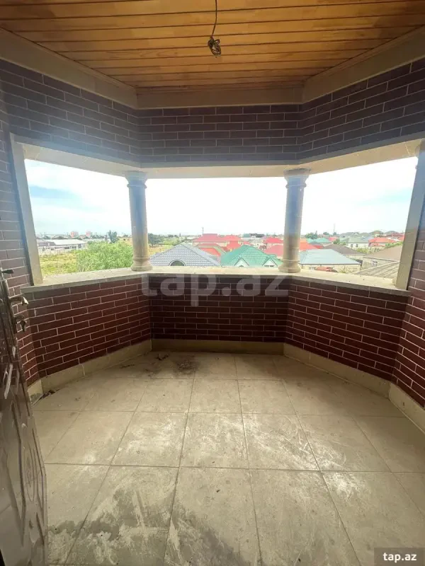 Satılır 9 otaqlı həyət evi 550 m²