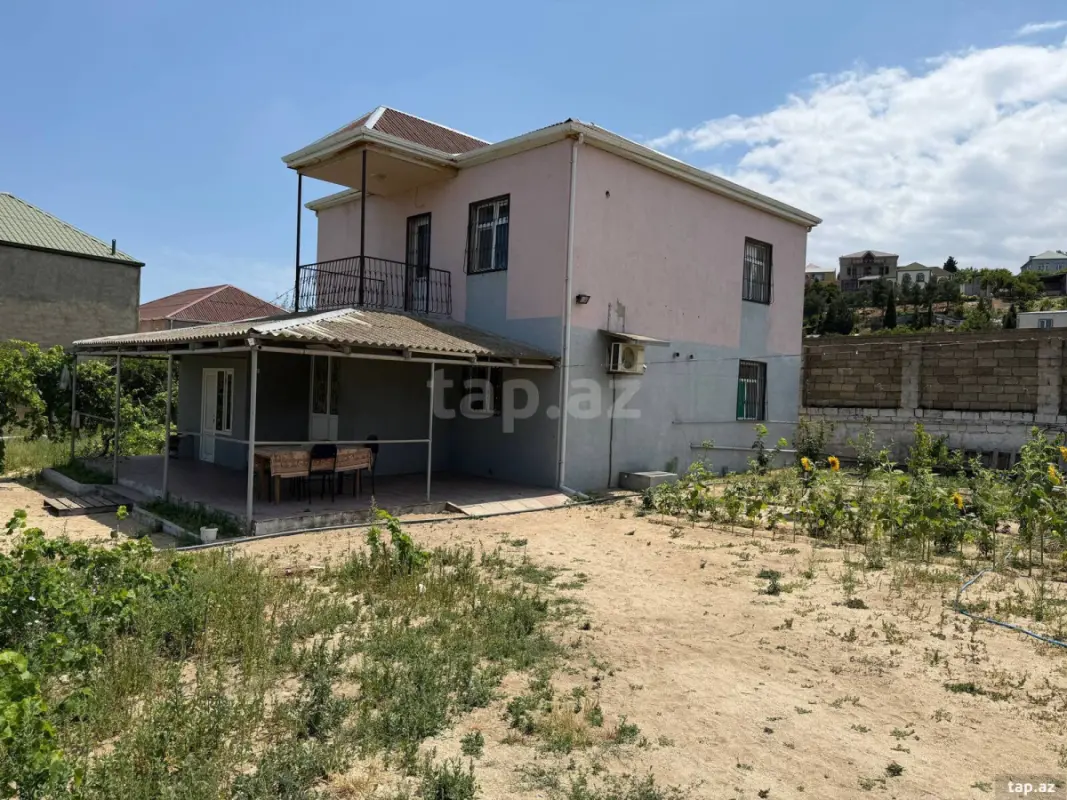 Satılır 5 otaqlı həyət evi 200 m²