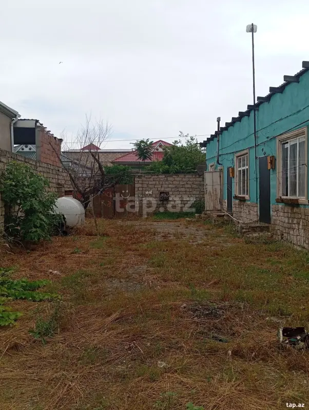 Satılır 10 otaqlı həyət evi 400 m²