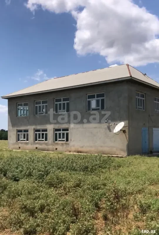 Satılır 4 otaqlı həyət evi 250 m²