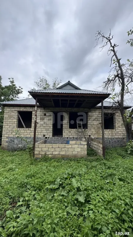 Satılır 5 otaqlı həyət evi 100 m²