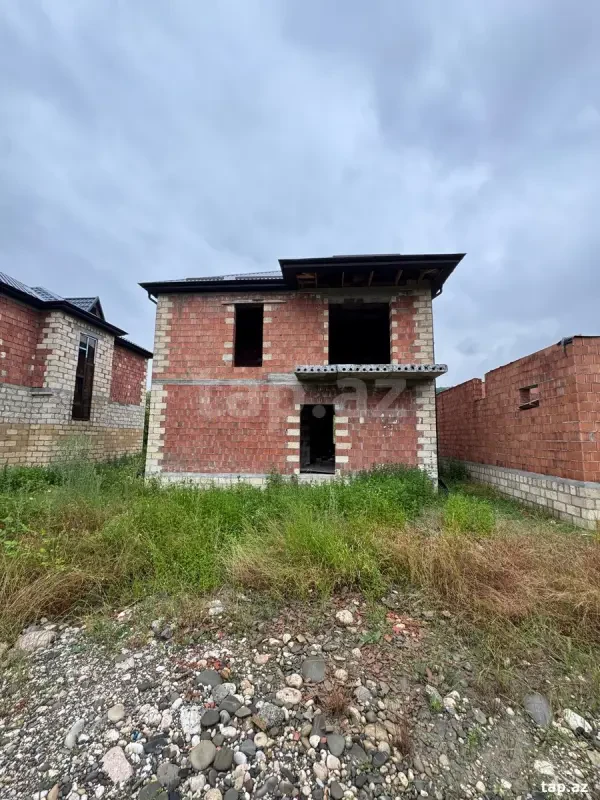 Satılır 4 otaqlı həyət evi 100 m²