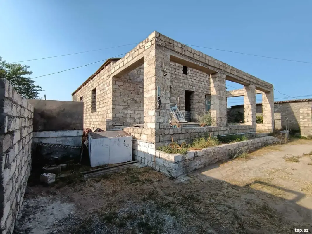Satılır 5 otaqlı həyət evi 200 m²