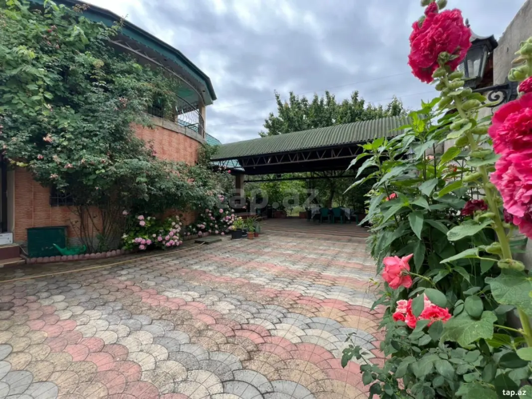 Satılır 4 otaqlı həyət evi 200 m²