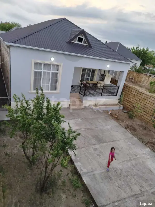 Satılır 4 otaqlı həyət evi 128 m²
