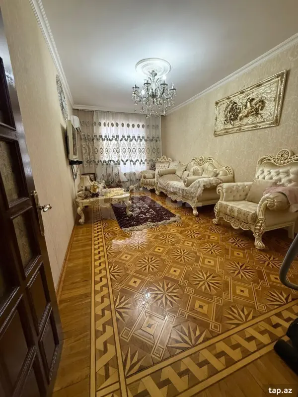 Satılır 5 otaqlı mənzil 132 m²