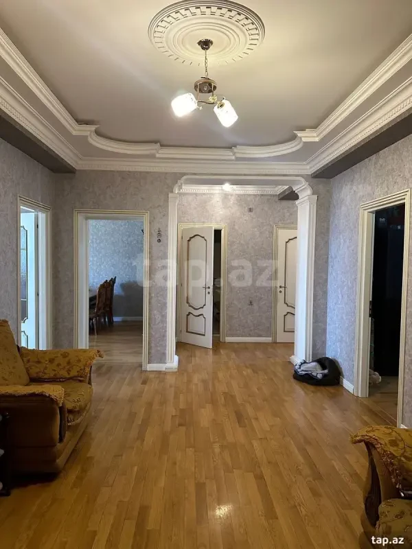 Kirayə verilir 3 otaqlı yeni tikili 150 m²