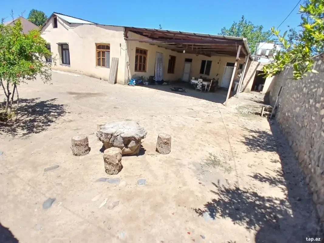 Satılır 4 otaqlı həyət evi 80 m²