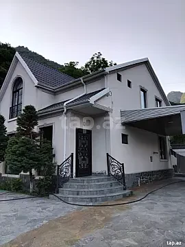 Kirayə verilir 4 otaqlı həyət evi 150 m² — Qax 4 otaq 150.00 m²