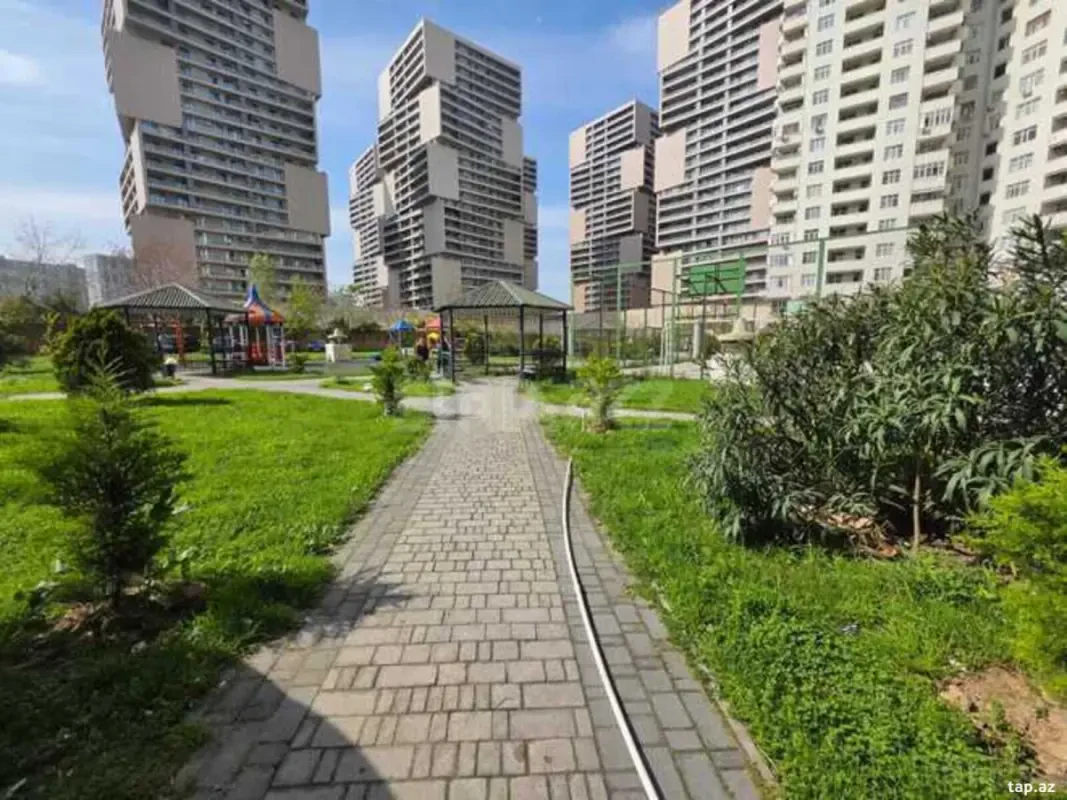 Satılır 4 otaqlı yeni tikili 300 m²