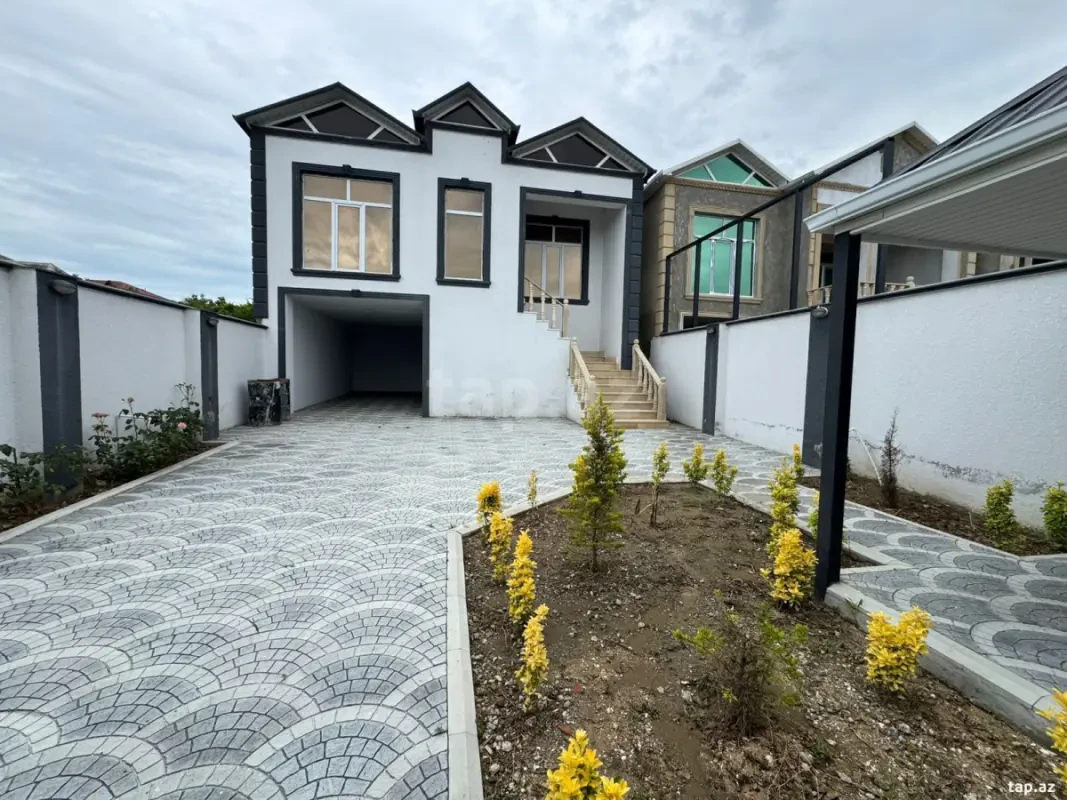 Satılır 4 otaqlı həyət evi 200 m²