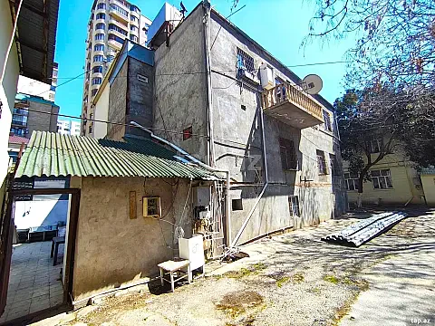 Satılır 12 otaqlı həyət evi 500 m² — Bakı 12 otaq 500.00 m²