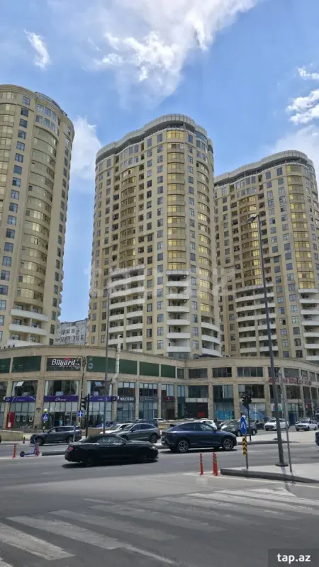 Kirayə verilir 3 otaqlı yeni tikili 165 m²