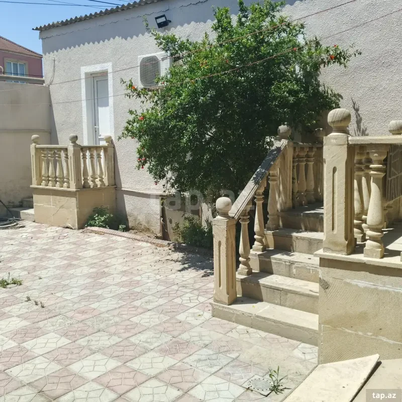 Satılır 4 otaqlı həyət evi 210 m²