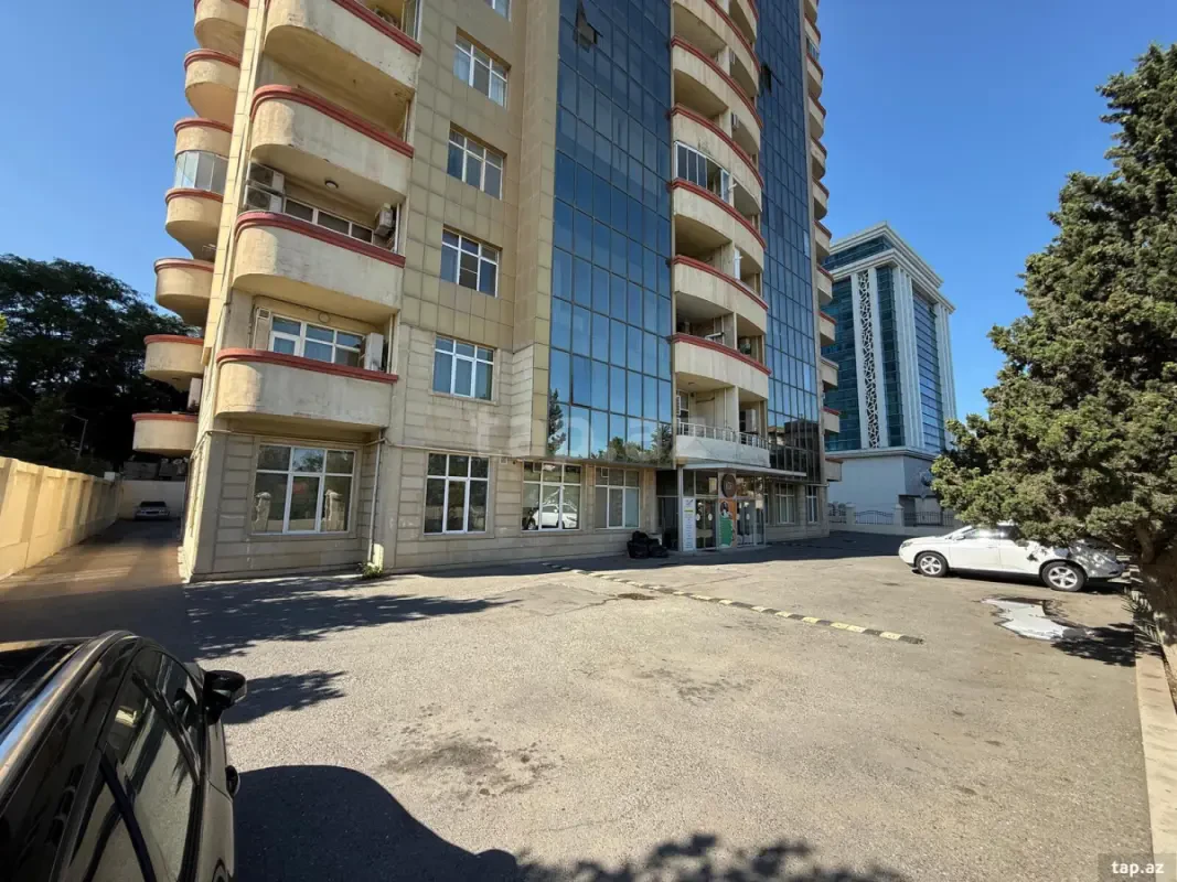 Satılır 3 otaqlı yeni tikili 200 m²