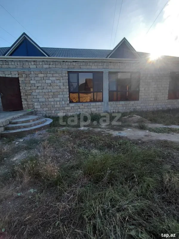 Satılır 5 otaqlı həyət evi 200 m²