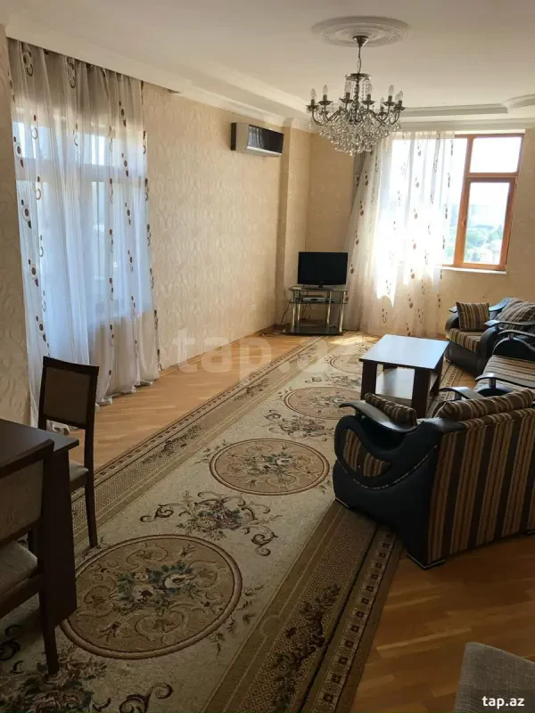 Kirayə verilir 3 otaqlı yeni tikili 128 m²