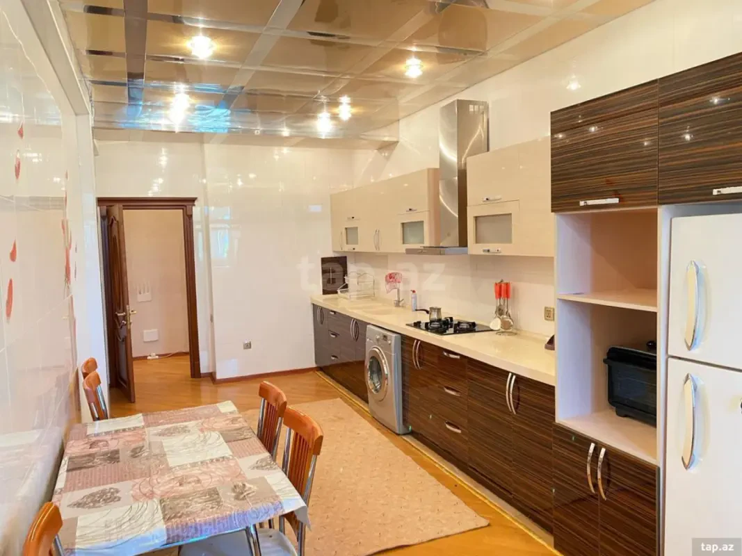 Kirayə verilir 3 otaqlı yeni tikili 155 m²