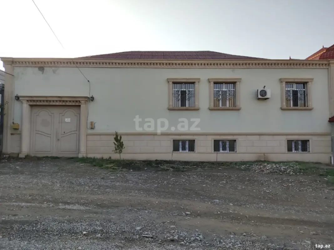 Satılır 8 otaqlı həyət evi 286 m²