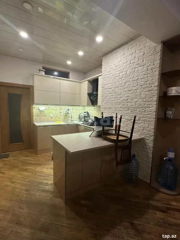 Kirayə verilir 3 otaqlı yeni tikili 97 m²