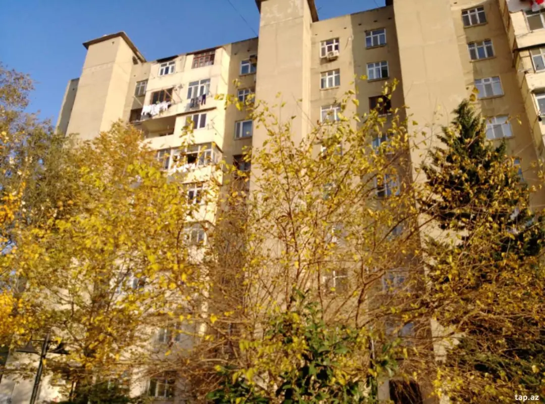 Satılır 5 otaqlı mənzil 130 m²