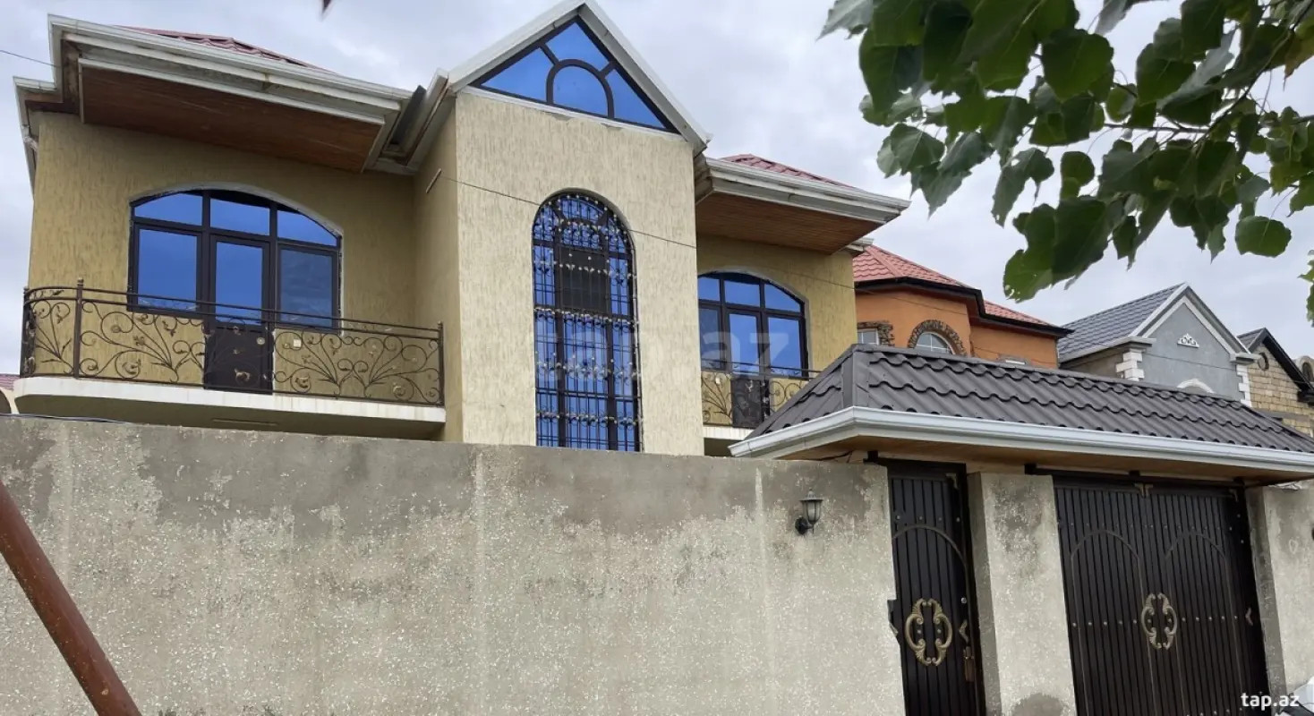 Satılır 6 otaqlı həyət evi 240 m²
